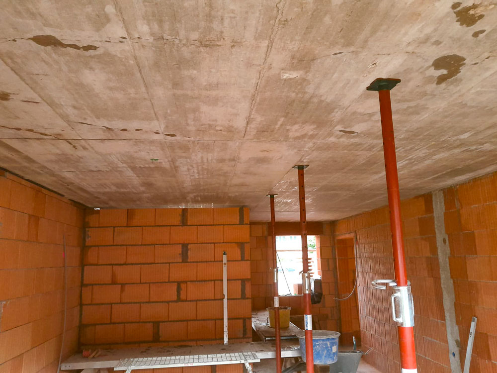 Rohbau mit abgestützter Decke